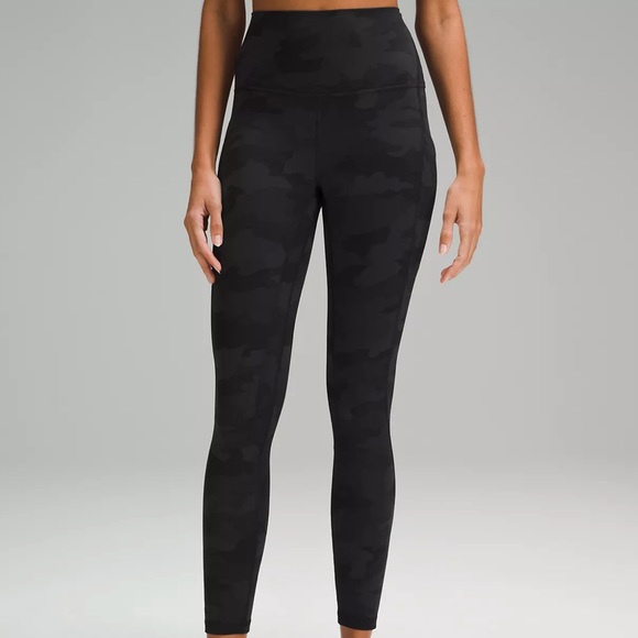 LuluLemon matching set limited edition black cameo Aria set - Picture 4 of 11